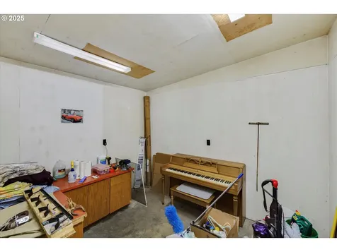 20582 S South End Road Oregon City OR 97045