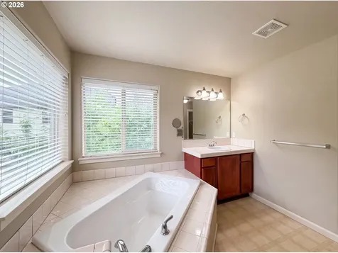 1724 SW Willowview Terrace Beaverton OR 97003