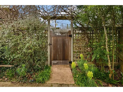 940 E 23rd Avenue Eugene OR 97405