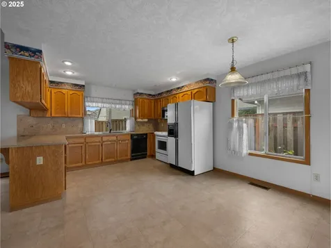 2780 NE Roberts Avenue Gresham OR 97030