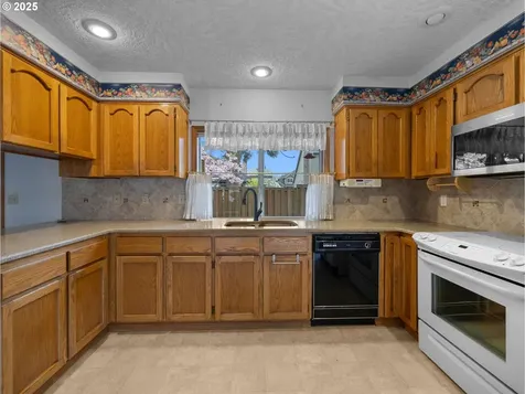 2780 NE Roberts Avenue Gresham OR 97030