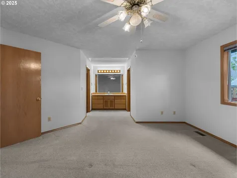 2780 NE Roberts Avenue Gresham OR 97030