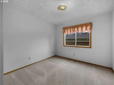 2780 NE Roberts Avenue Gresham OR 97030