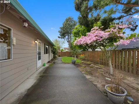 2780 NE Roberts Avenue Gresham OR 97030