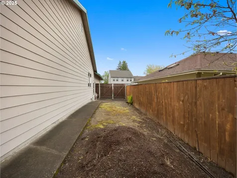 2780 NE Roberts Avenue Gresham OR 97030