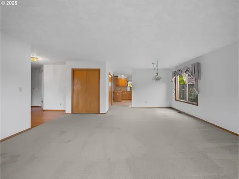 2780 NE Roberts Avenue Gresham OR 97030