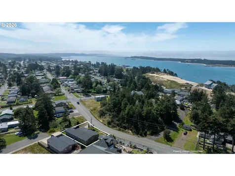 683 Lakeshore Drive Coos Bay OR 97420
