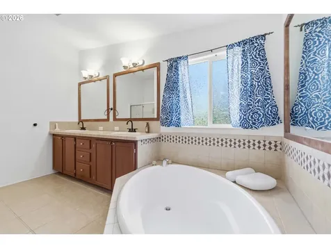 683 Lakeshore Drive Coos Bay OR 97420