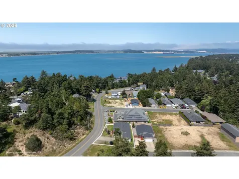 683 Lakeshore Drive Coos Bay OR 97420
