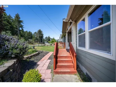 683 Lakeshore Drive Coos Bay OR 97420