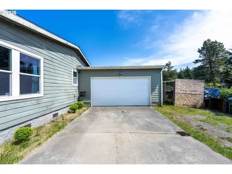 683 Lakeshore Drive Coos Bay OR 97420