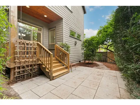 8175 SW Laurelwood Court Portland OR 97225