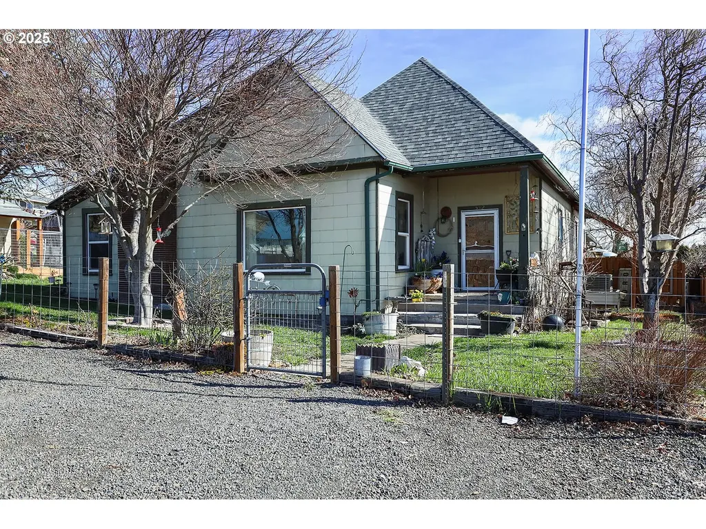 552 NE Williams Street Dufur OR 97021
