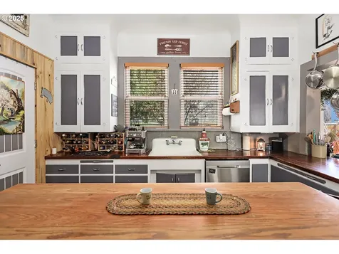 552 NE Williams Street Dufur OR 97021