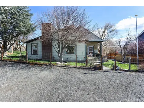 552 NE Williams Street Dufur OR 97021