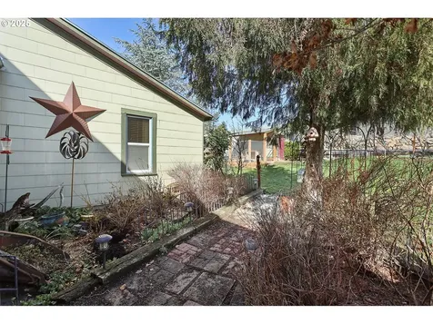 552 NE Williams Street Dufur OR 97021
