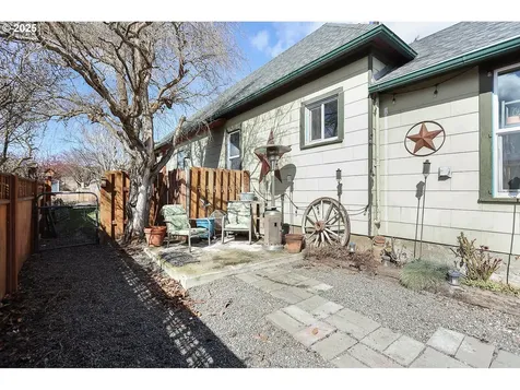 552 NE Williams Street Dufur OR 97021