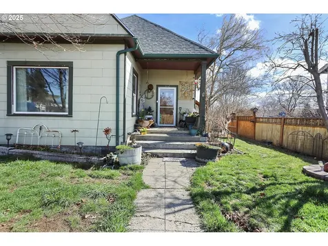 552 NE Williams Street Dufur OR 97021
