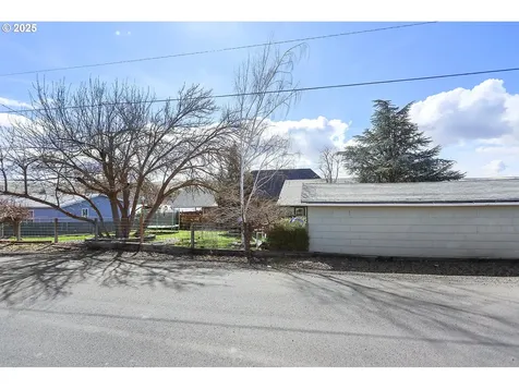 552 NE Williams Street Dufur OR 97021