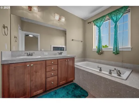 13061 SE Meadehill Avenue Happy Valley OR 97086