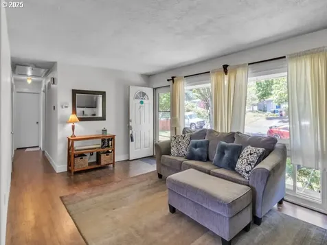 4342 Mckay Drive S Salem OR 97302