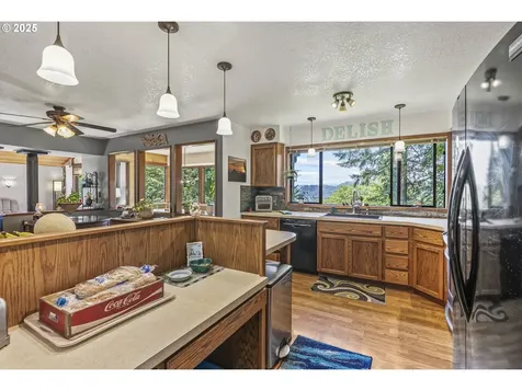4115 Sunset Way Longview WA 98632