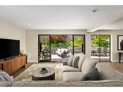 203 SW Kingston Avenue Portland OR 97205