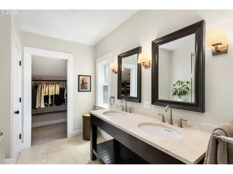 203 SW Kingston Avenue Portland OR 97205