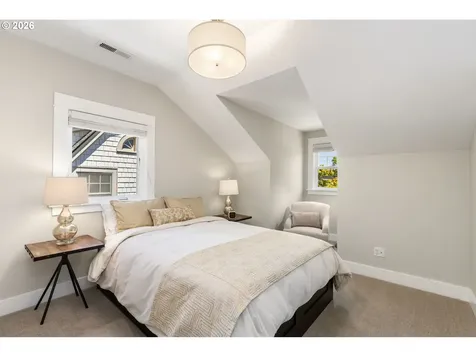 203 SW Kingston Avenue Portland OR 97205