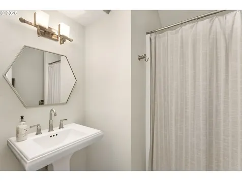 203 SW Kingston Avenue Portland OR 97205