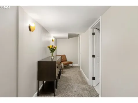 203 SW Kingston Avenue Portland OR 97205