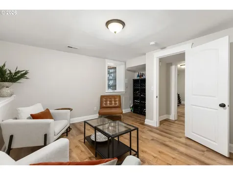203 SW Kingston Avenue Portland OR 97205