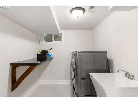 203 SW Kingston Avenue Portland OR 97205