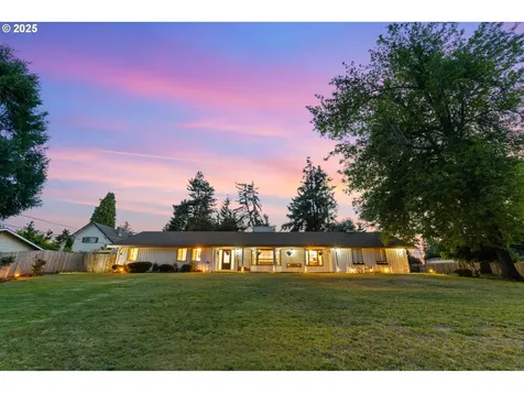 929 S River Road Cottage Grove OR 97424