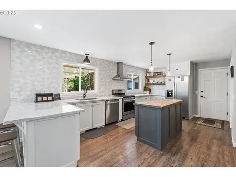 929 S River Road Cottage Grove OR 97424