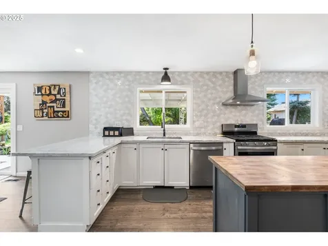 929 S River Road Cottage Grove OR 97424