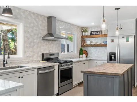 929 S River Road Cottage Grove OR 97424