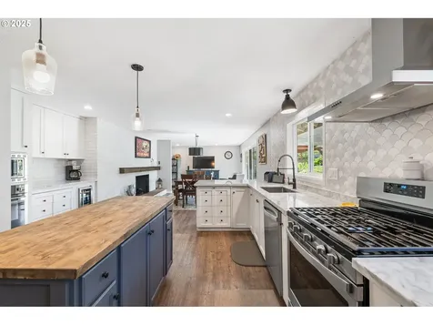 929 S River Road Cottage Grove OR 97424