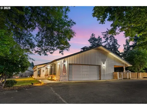 929 S River Road Cottage Grove OR 97424