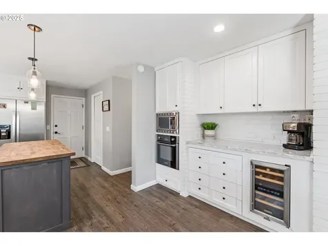 929 S River Road Cottage Grove OR 97424