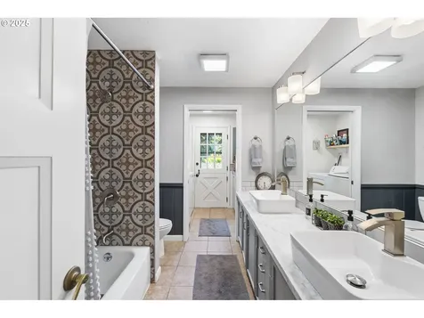 929 S River Road Cottage Grove OR 97424