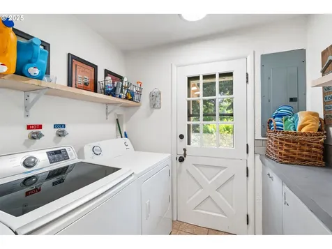 929 S River Road Cottage Grove OR 97424