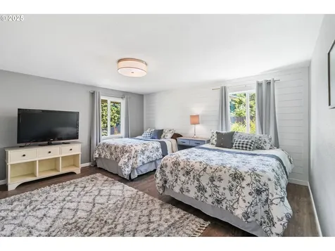 929 S River Road Cottage Grove OR 97424