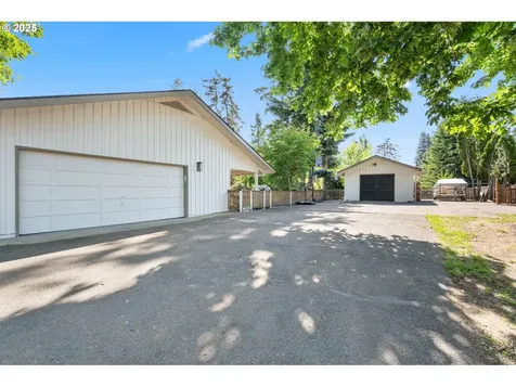 929 S River Road Cottage Grove OR 97424