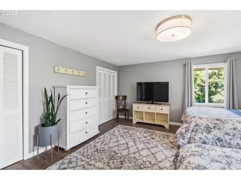 929 S River Road Cottage Grove OR 97424