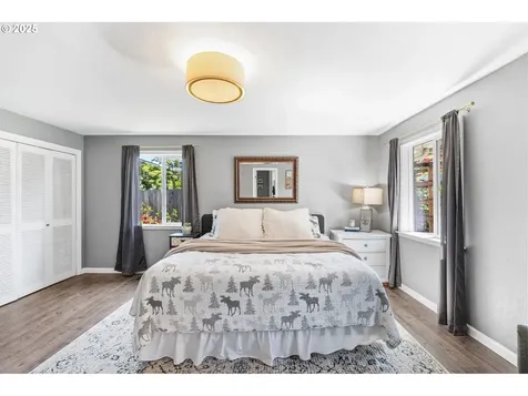 929 S River Road Cottage Grove OR 97424