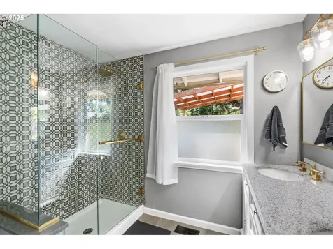 929 S River Road Cottage Grove OR 97424