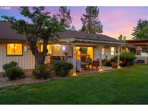 929 S River Road Cottage Grove OR 97424