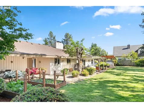929 S River Road Cottage Grove OR 97424