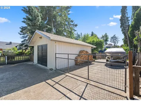 929 S River Road Cottage Grove OR 97424